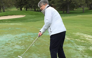 Marie Lapointe golfing on a green lawn