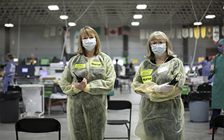 Infirmières portant de l’équipement de protection individuelle