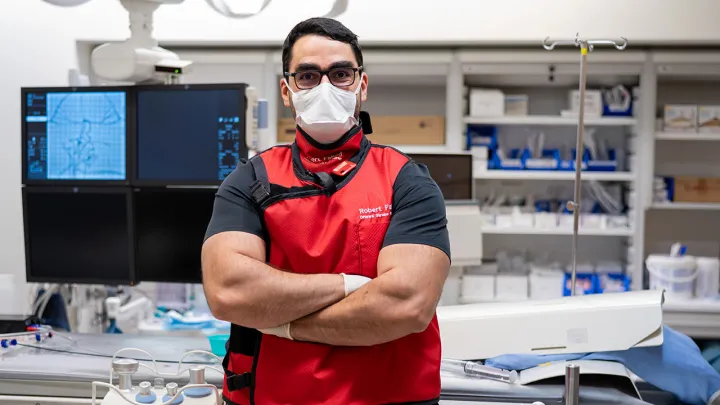 le Dr Robert Fahed, neuroradiologue d’intervention dans son laboratoire