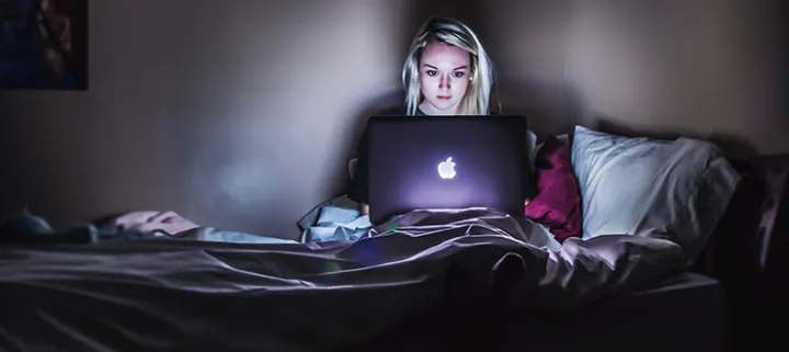 Travail par quarts et sommeil : conseils de spécialistes pour bien dormir