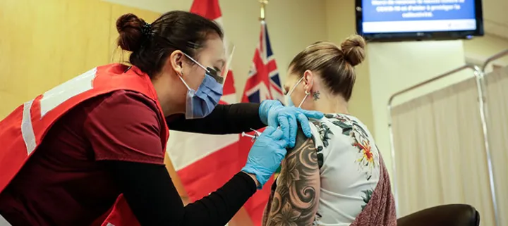 Premier anniversaire de la vaccination contre la COVID-19 : souvenirs d’un jour