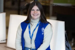 Med school hopeful Anne-Marie helps patients navigate hospital COVID protocols