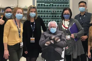 Le rôle de l’équipe de la Pharmacie à L’Hôpital d’Ottawa pour accélérer la distribution des vaccins contre la COVID-19 à Ottawa