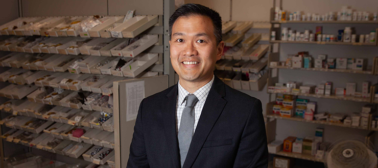 Alex Kuo, directeur de la Pharmacie