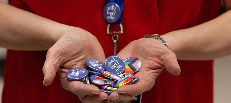 Buttons with pronouns