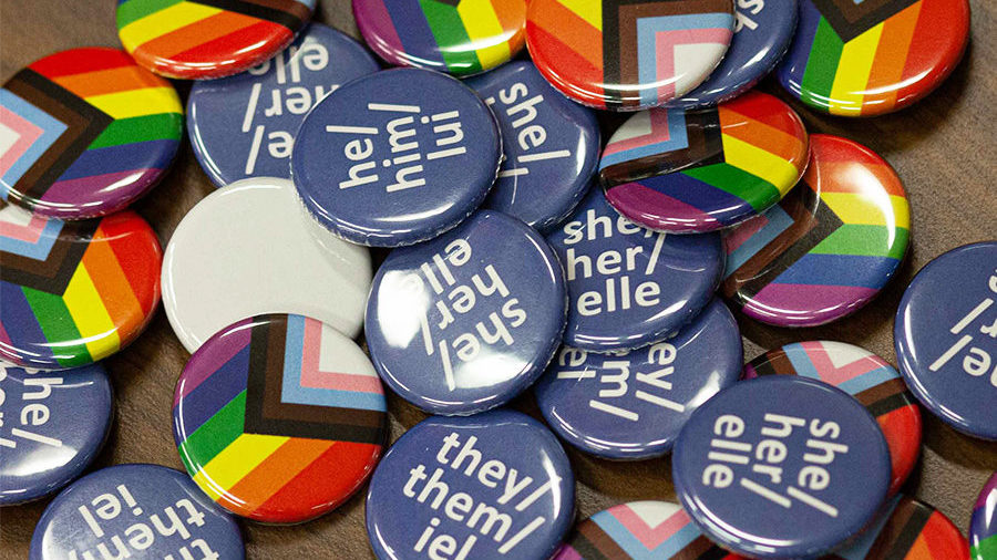 Buttons with pronouns 