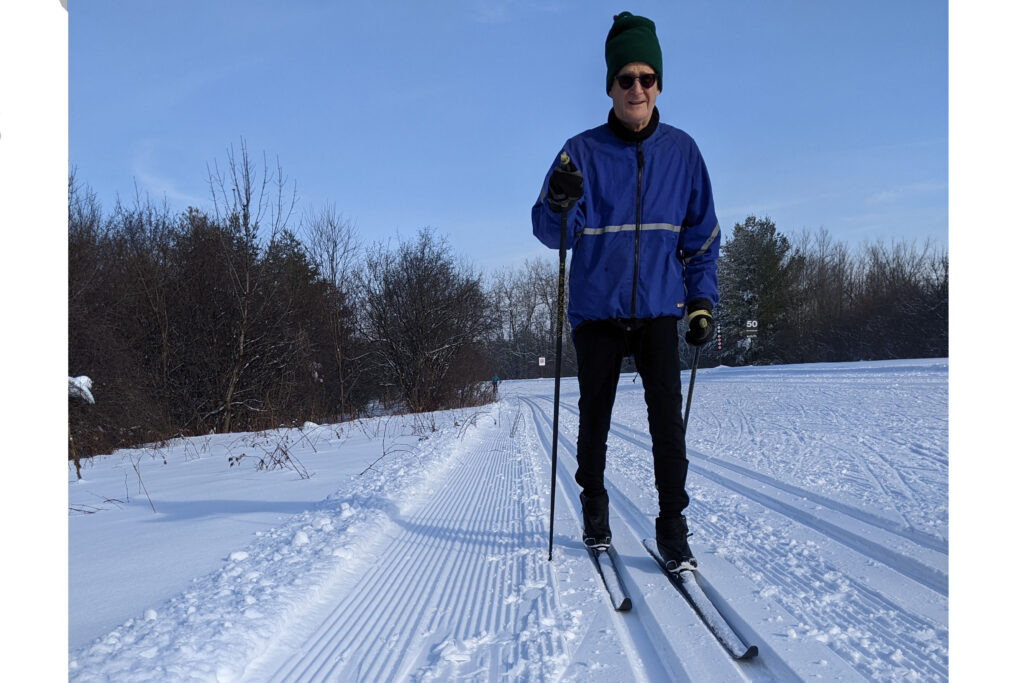 Don Wismer faisant du ski de fond