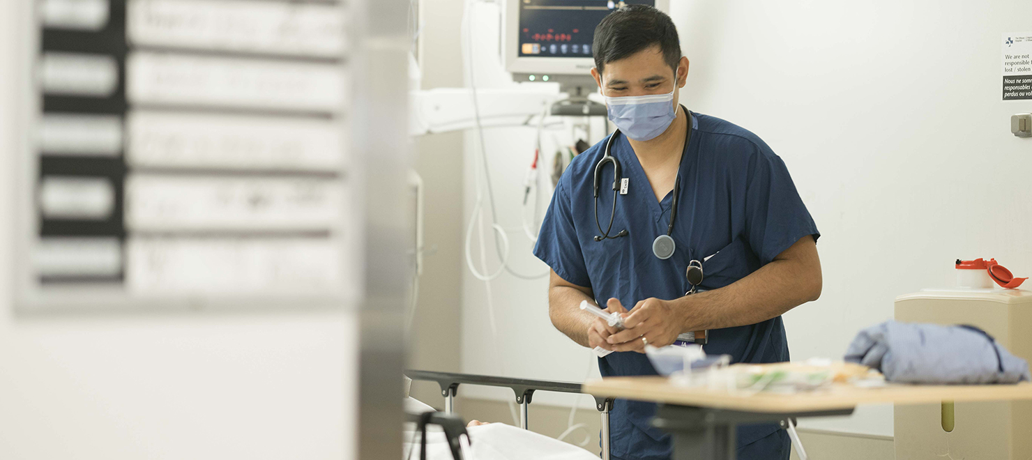 Internationally educated nurse Renz Jerome De la Cruz working at The Ottawa Hospital