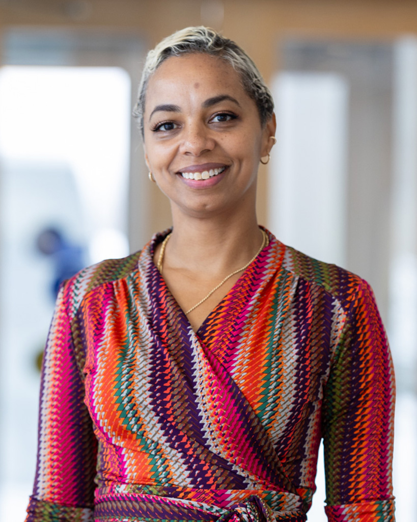 : Dania Burton