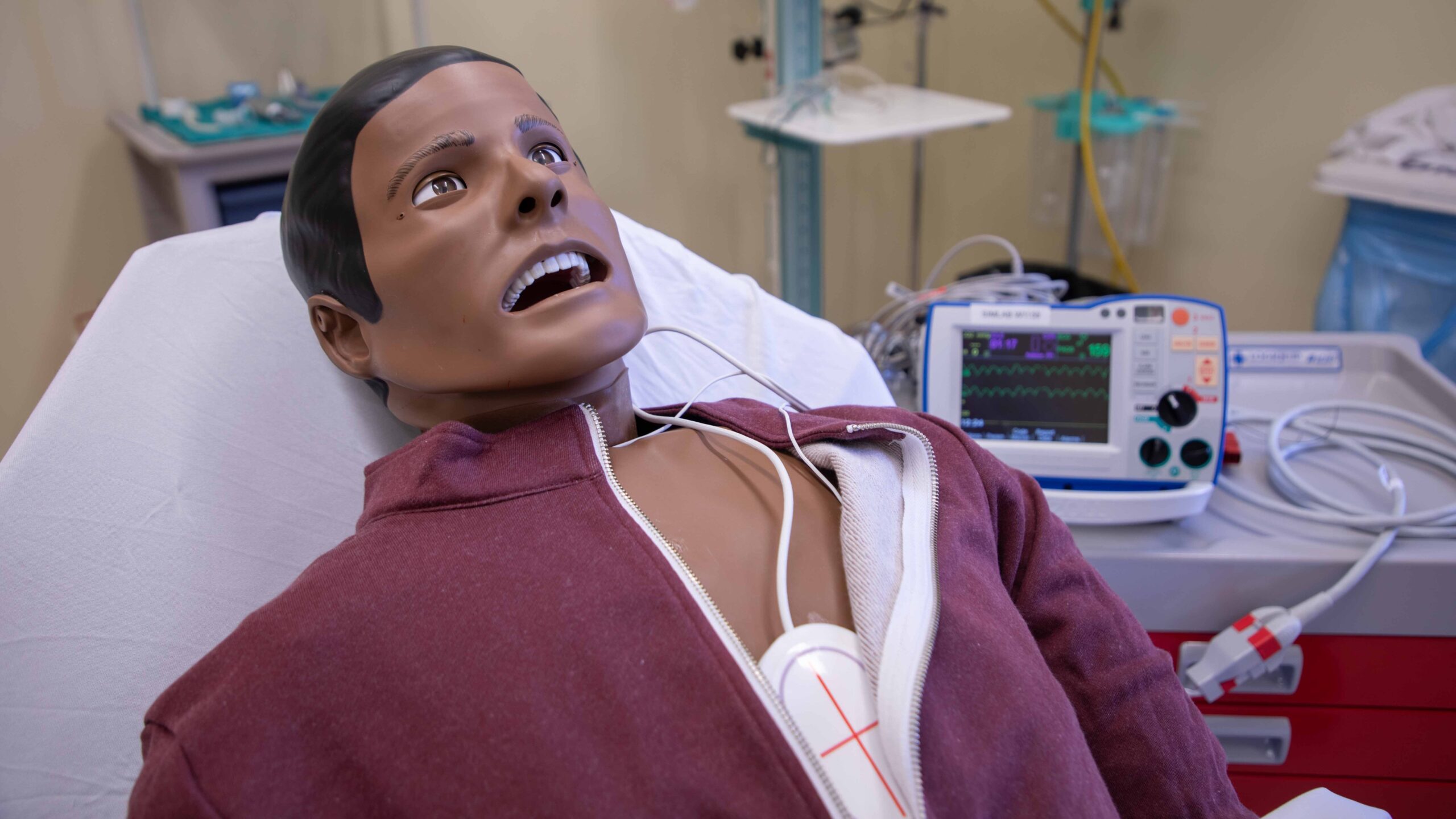Simulation manikin simulates a cardiac arrest.