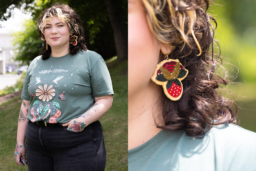 Deux photos côte à côte de Kaytlyn Nadjiwon. La première est un portrait de Kaytlyn debout à côté d’un arbre à l’extérieur du Campus Général. La seconde est un gros plan de l’une de ses boucles d’oreilles perlées à la main en forme de fraise. 