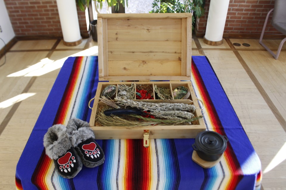 A smudge kit.